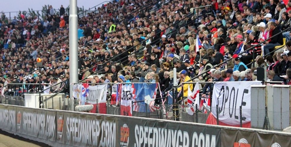 Vstupenky na pražskou SGP mizí, kapacitu opět navýšila mobilní tribuna